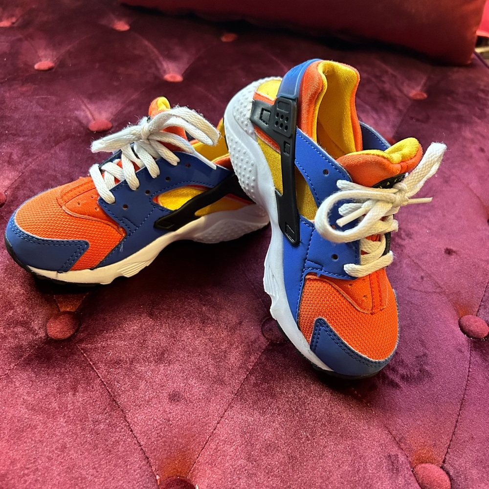 Boys 11C Nike Huarache Run